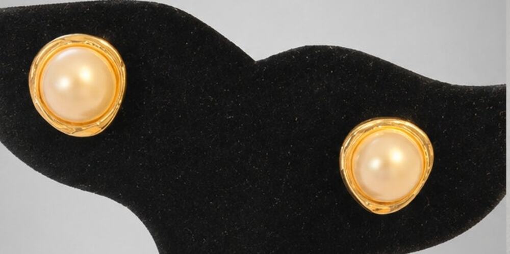 Classic Faux Pearl Pierced Earrings, 1/2" Gold-tone, Posts, Vintage wp-15
